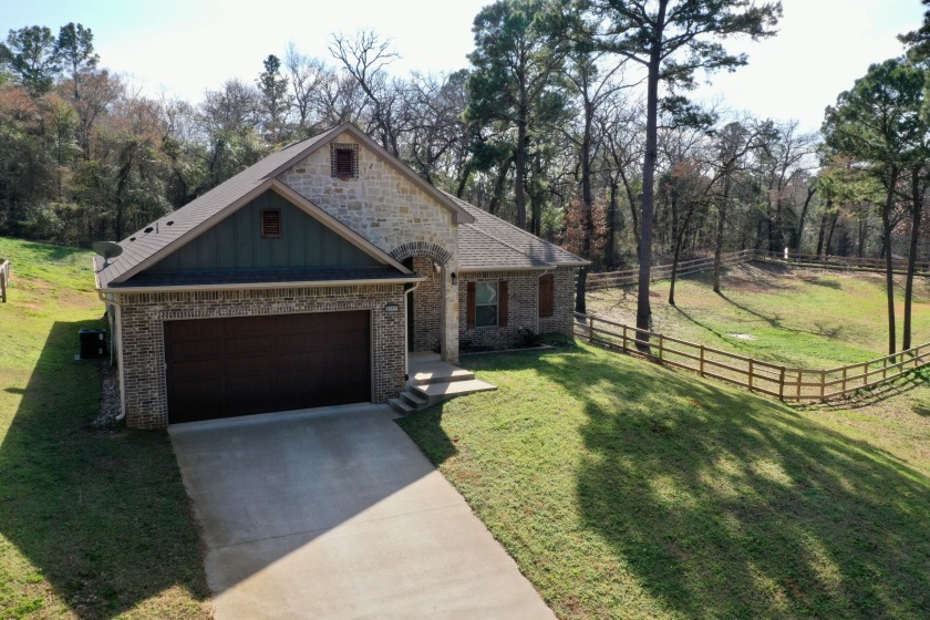 3/2/2 Brick Home in Lake Palestine Community - photo 2
