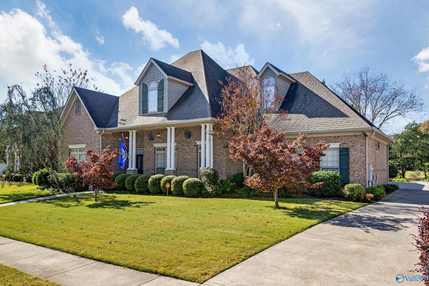 Custom one-owner home in Hampton Cove's sought-after - photo 9