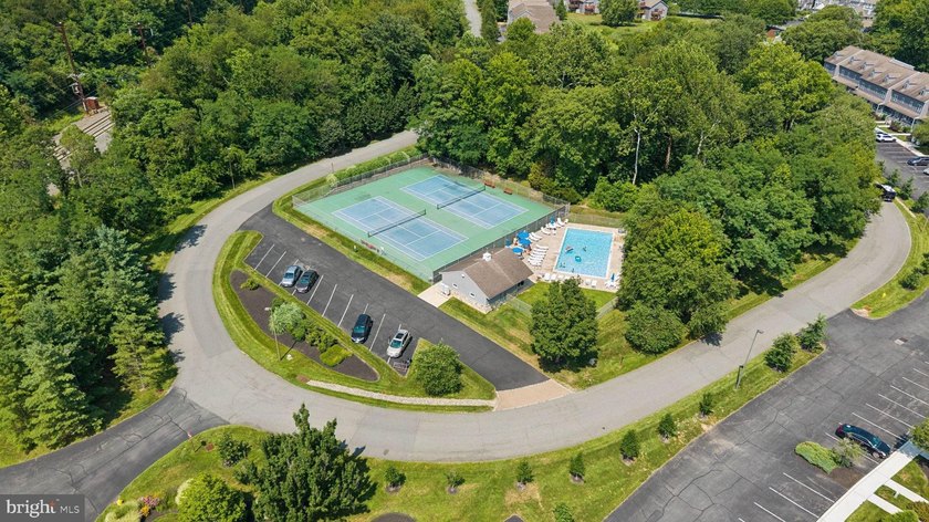 Welcome to the highly sought-after waterfront community of North - photo 31
