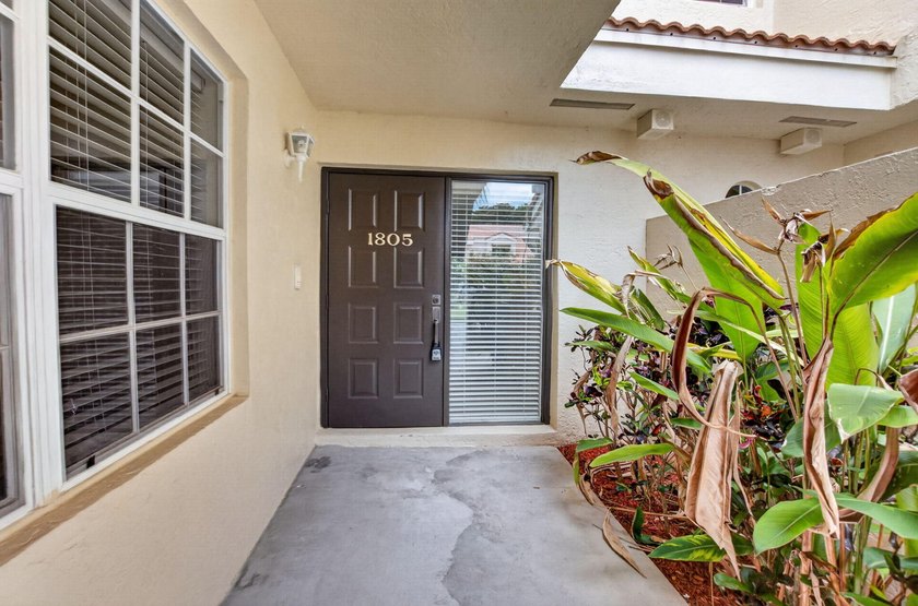 BEAUTIFULLY MAINTAINED 2-BEDROOM, 2-BATHROOM FIRST-FLOOR UNIT IN - photo 4