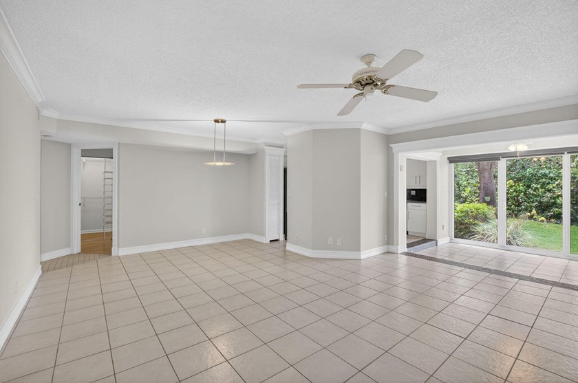 BEAUTIFULLY MAINTAINED 2-BEDROOM, 2-BATHROOM FIRST-FLOOR UNIT IN - photo 5