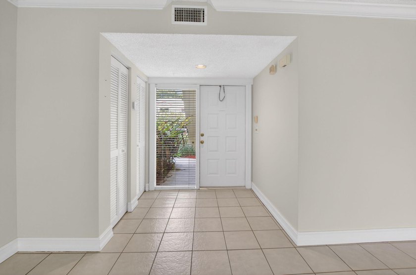 BEAUTIFULLY MAINTAINED 2-BEDROOM, 2-BATHROOM FIRST-FLOOR UNIT IN - photo 8