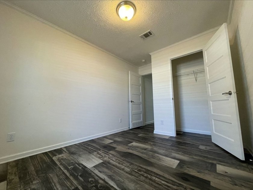 This gorgeous model year 2019, 3 bed/2 bath, 1179 sq. ft. home - photo 8