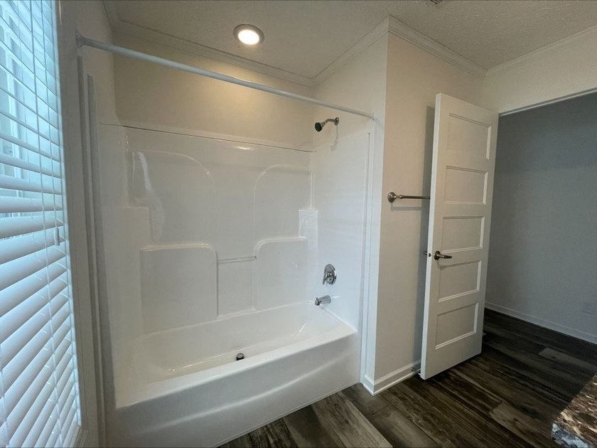 This gorgeous model year 2019, 3 bed/2 bath, 1179 sq. ft. home - photo 9