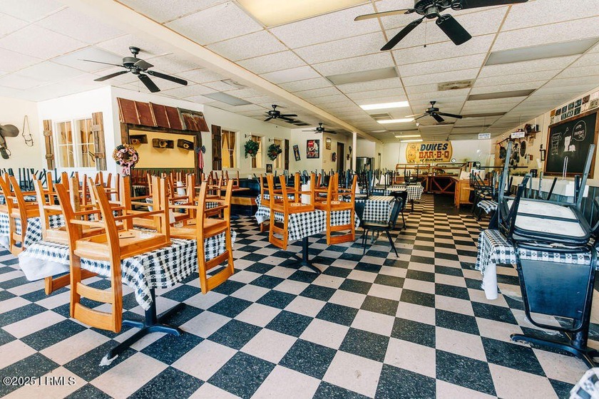Prime commercial listing in the heart of Beaufort, currently - photo 12