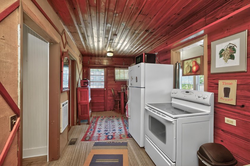Charming cottage in the Herrington lake area with deeded - photo 12