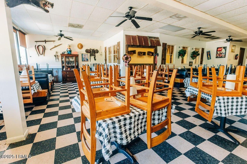Prime commercial listing in the heart of Beaufort, currently - photo 13