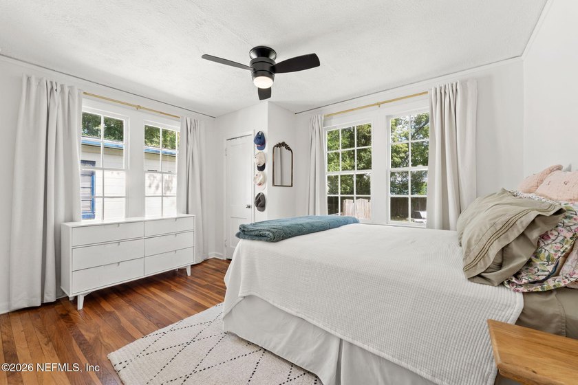 Welcome home to Murray Hill! This beautifully renovated - photo 22