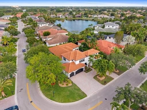 Welcome to this stunning courtyard home with 1/1 separate guest - photo 38