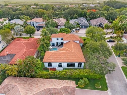 Welcome to this stunning courtyard home with 1/1 separate guest - photo 40