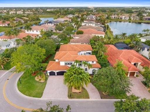 Welcome to this stunning courtyard home with 1/1 separate guest - photo 41
