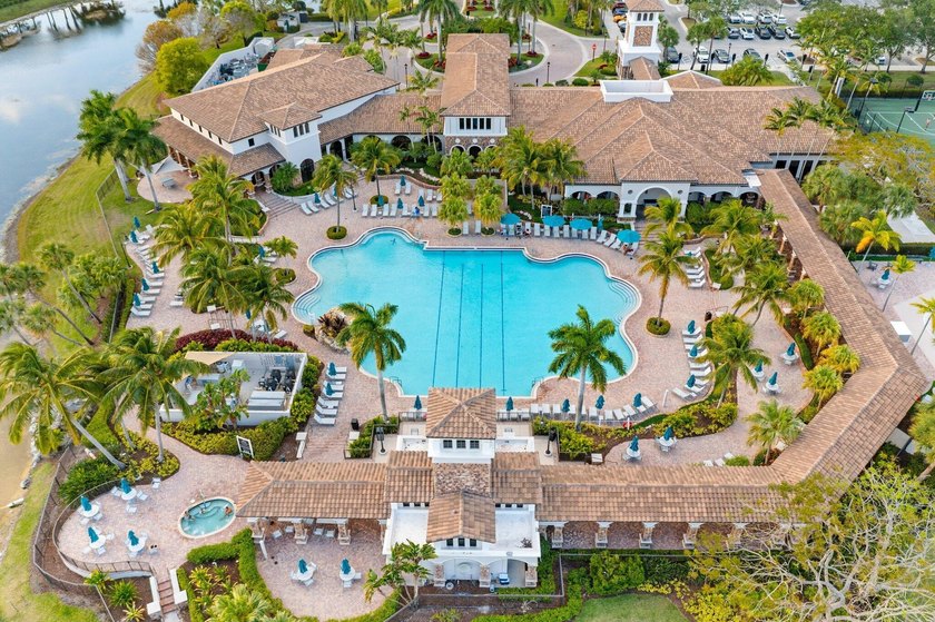 Welcome to this stunning courtyard home with 1/1 separate guest - photo 43