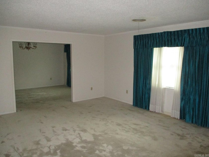 Welcome home to this spacious and well-designed property - photo 3