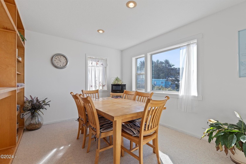 Motivated seller, submit all offers! Roads End Oceanview home - photo 11