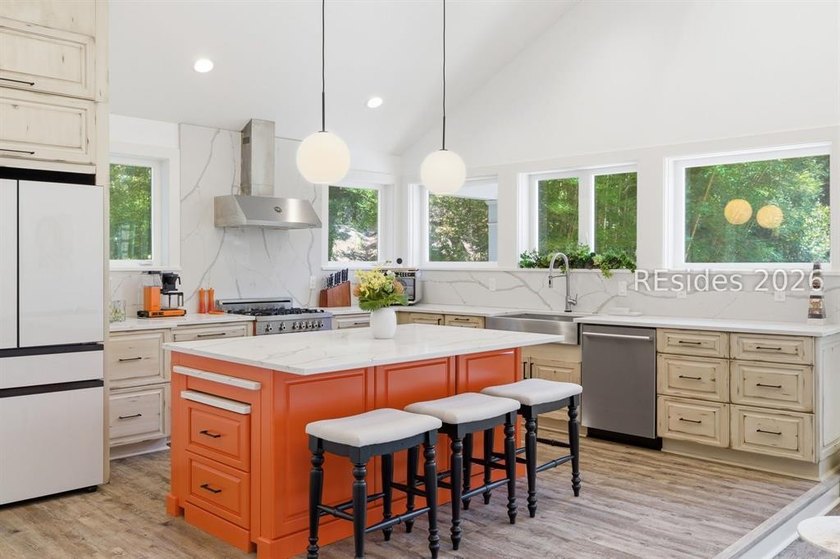 Stunning Custom-Built 4-Bedroom Home in Prime Folly Field - photo 12