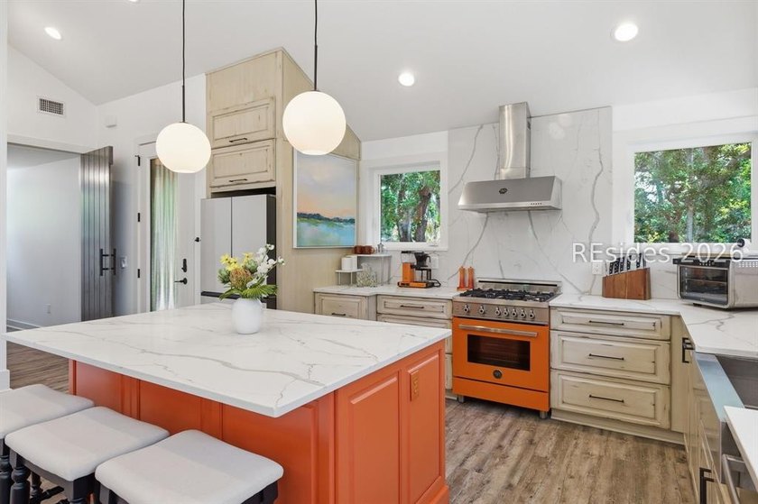 Stunning Custom-Built 4-Bedroom Home in Prime Folly Field - photo 15