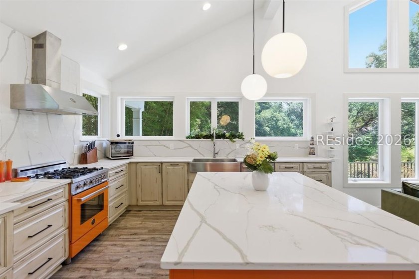 Stunning Custom-Built 4-Bedroom Home in Prime Folly Field - photo 17