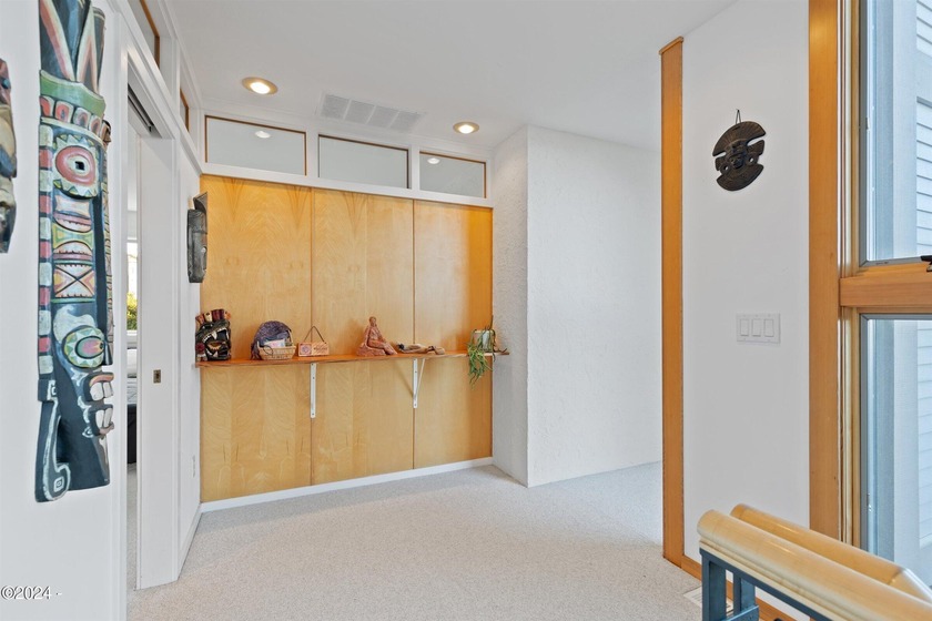 Motivated seller, submit all offers! Roads End Oceanview home - photo 17