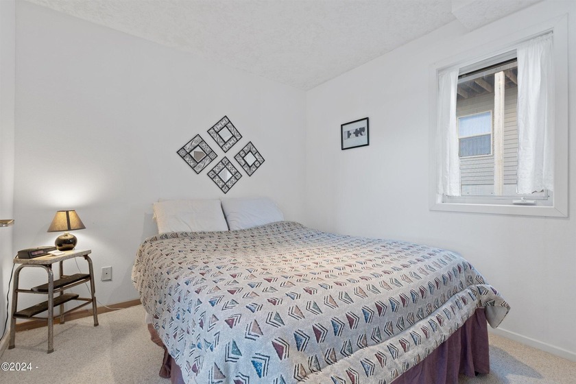 Motivated seller, submit all offers! Roads End Oceanview home - photo 18