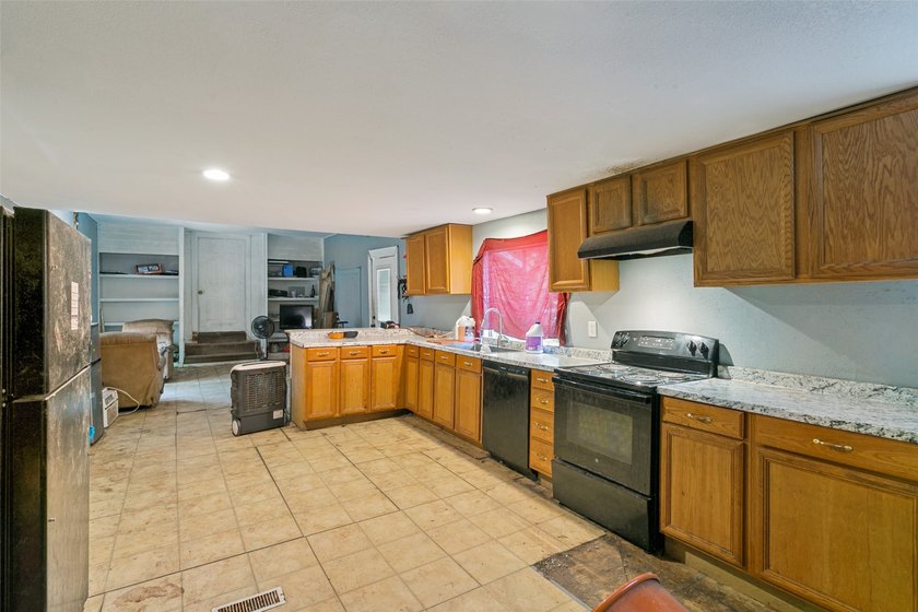 Enjoy the peaceful setting of Blue Water Oaks, a lake community - photo 9