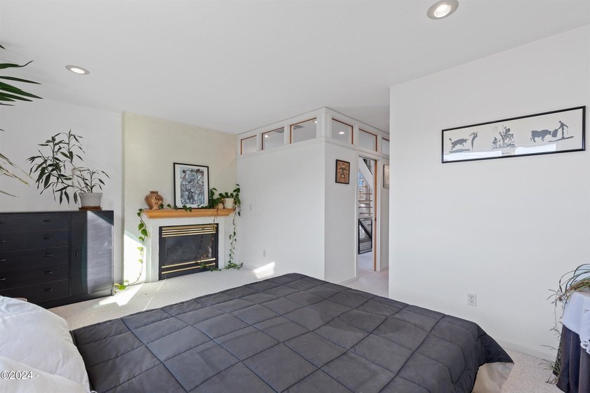 Motivated seller, submit all offers! Roads End Oceanview home - photo 22