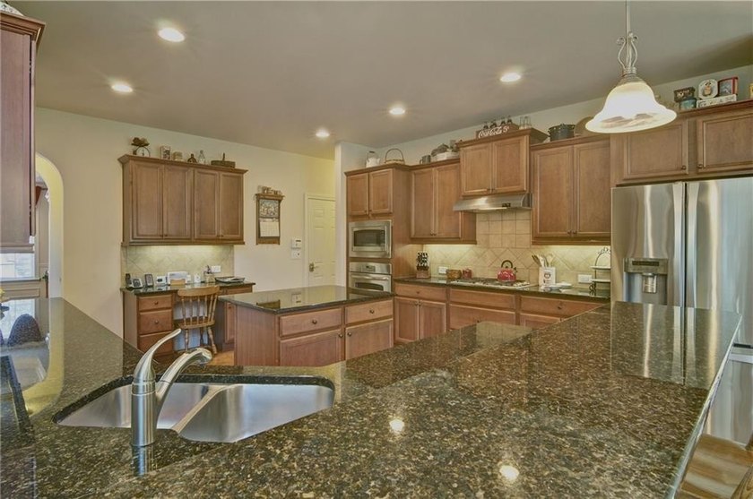 Experience luxury lake living at its finest in this exceptional - photo 24