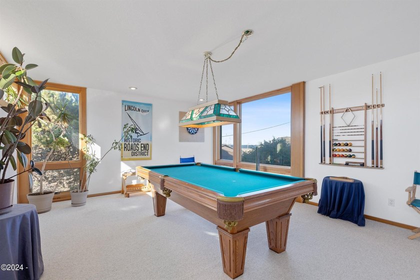 Motivated seller, submit all offers! Roads End Oceanview home - photo 28