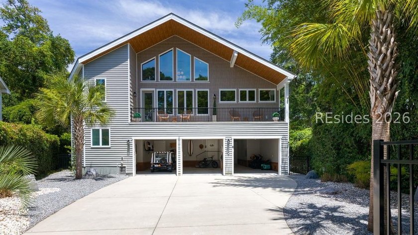 Stunning Custom-Built 4-Bedroom Home in Prime Folly Field - photo 36