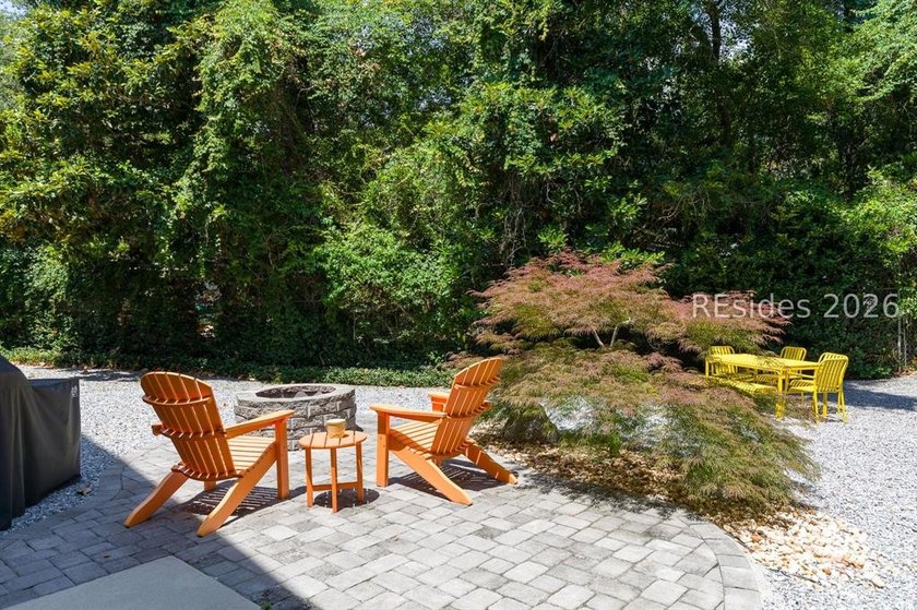 Stunning Custom-Built 4-Bedroom Home in Prime Folly Field - photo 37