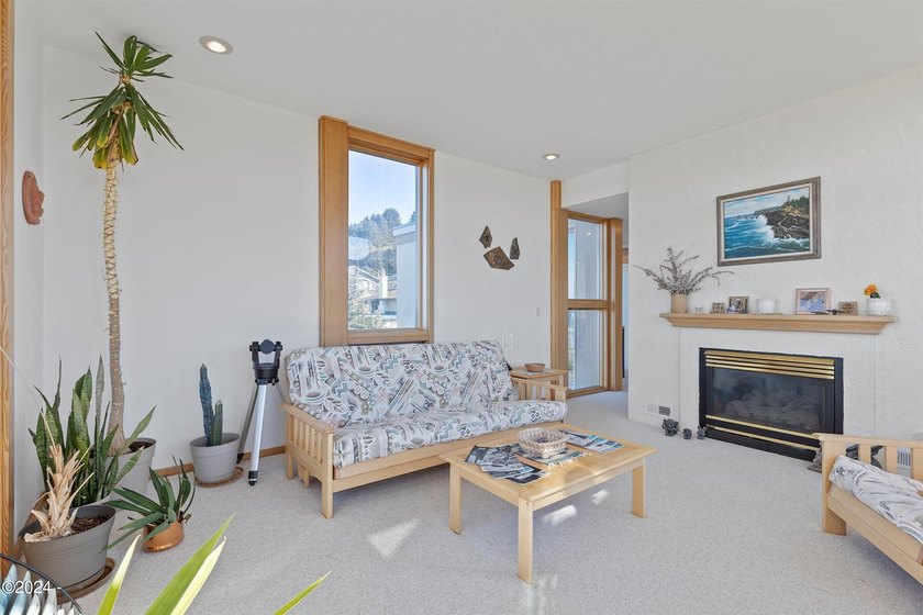 Motivated seller, submit all offers! Roads End Oceanview home - photo 37