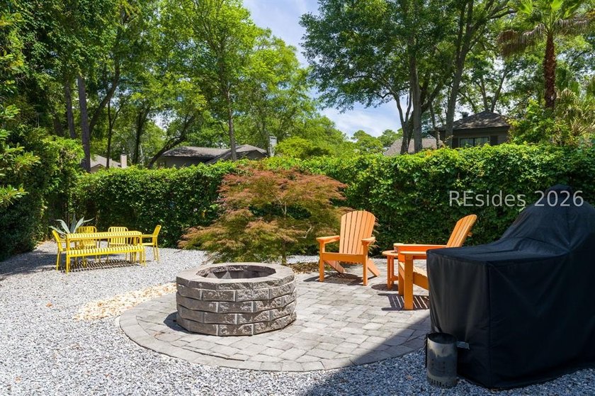 Stunning Custom-Built 4-Bedroom Home in Prime Folly Field - photo 38