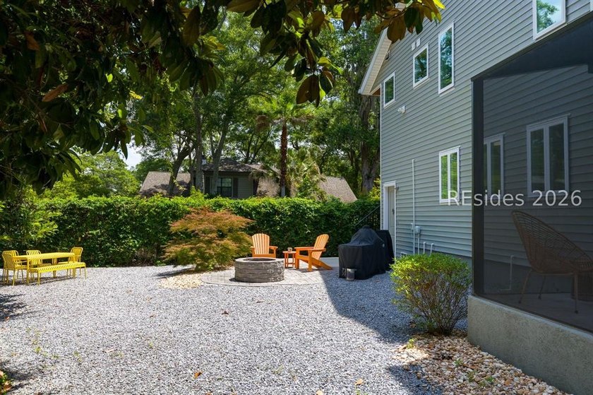 Stunning Custom-Built 4-Bedroom Home in Prime Folly Field - photo 39