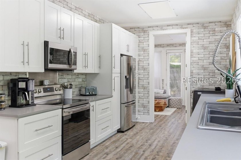 Stunning Custom-Built 4-Bedroom Home in Prime Folly Field - photo 41