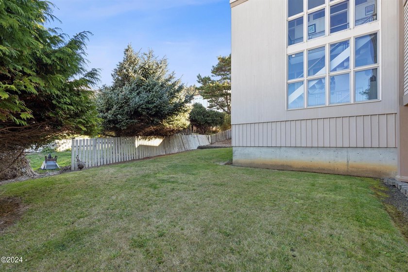 Motivated seller, submit all offers! Roads End Oceanview home - photo 42