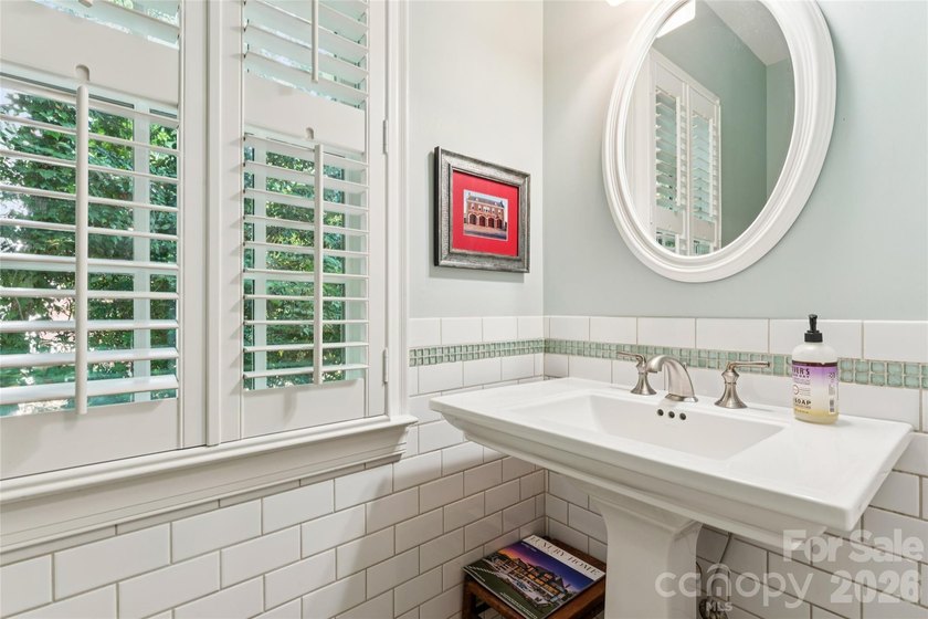 Exceptional opportunity in Myers Park! This 1.5-story, daylight - photo 11