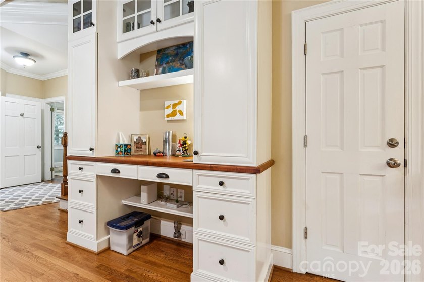 Exceptional opportunity in Myers Park! This 1.5-story, daylight - photo 15