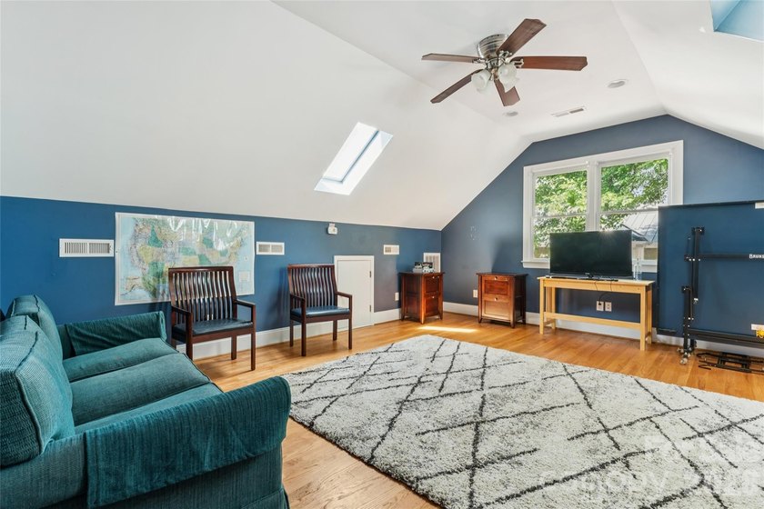 Exceptional opportunity in Myers Park! This 1.5-story, daylight - photo 24