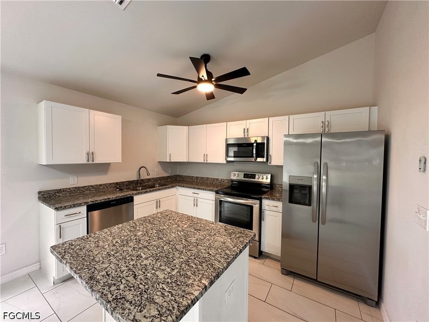 This elegant single-family home features three spacious bedrooms - photo 4