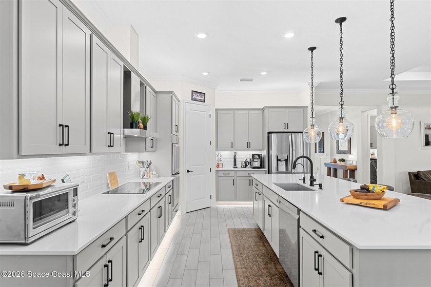 Model-inspired 3 bedroom + flex room, 3 full baths, 3 car garage - photo 12