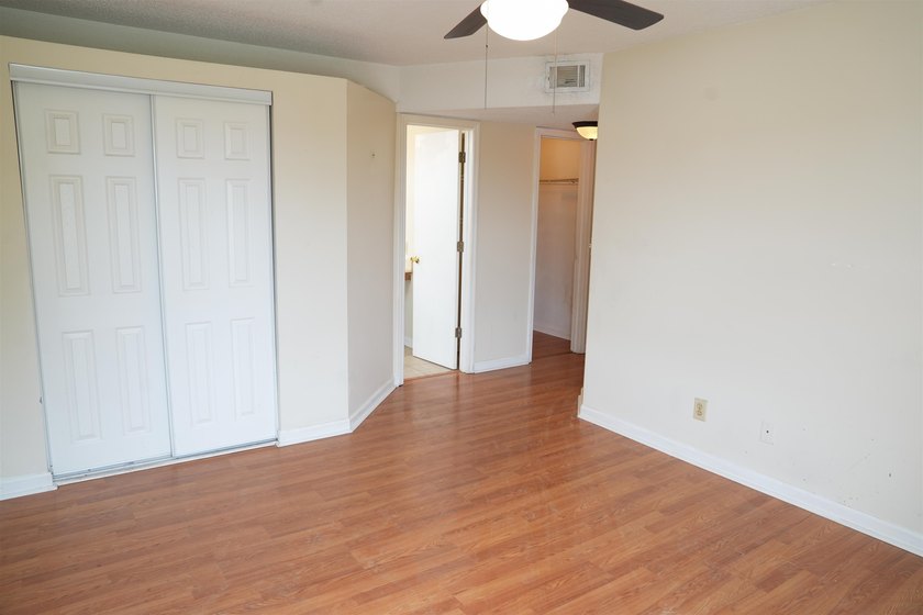 Located in Myrtle Beach, this 3-bedroom, 2 full bathroom condo - photo 13