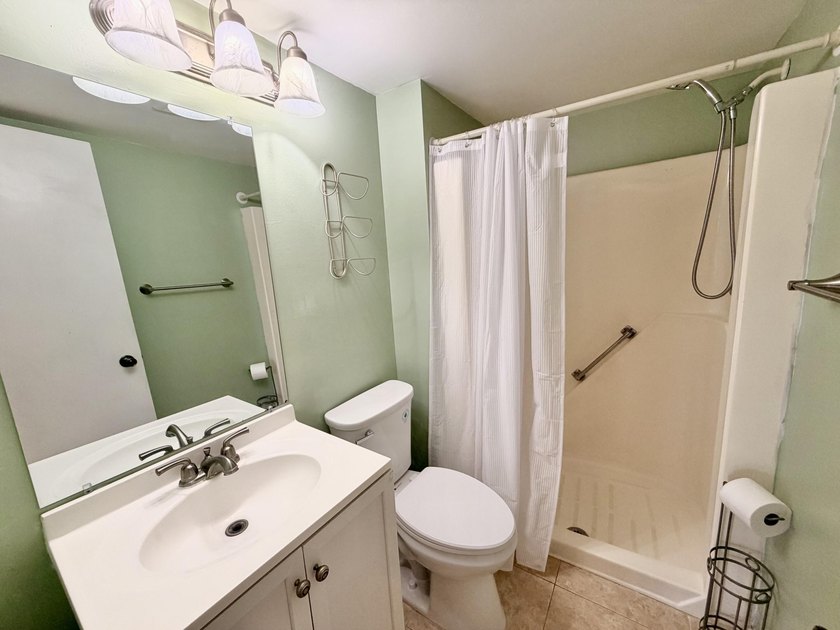 Motivated Seller!! Move-in ready 2BR/2BA 2nd-floor corner condo - photo 16