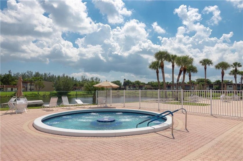 Motivated Seller!! Move-in ready 2BR/2BA 2nd-floor corner condo - photo 28