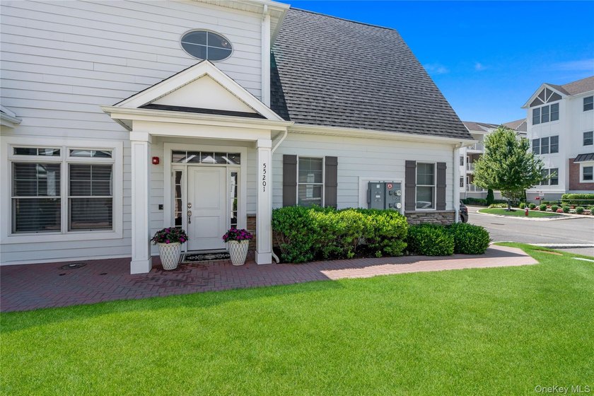 Welcome to Country Pointe Plainview, one of Long Island's - photo 2