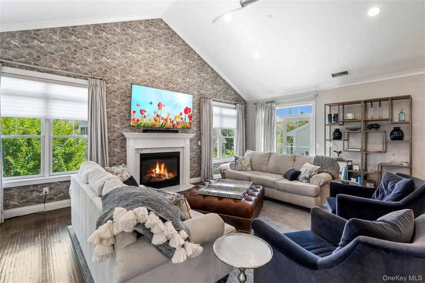 Welcome to Country Pointe Plainview, one of Long Island's - photo 8