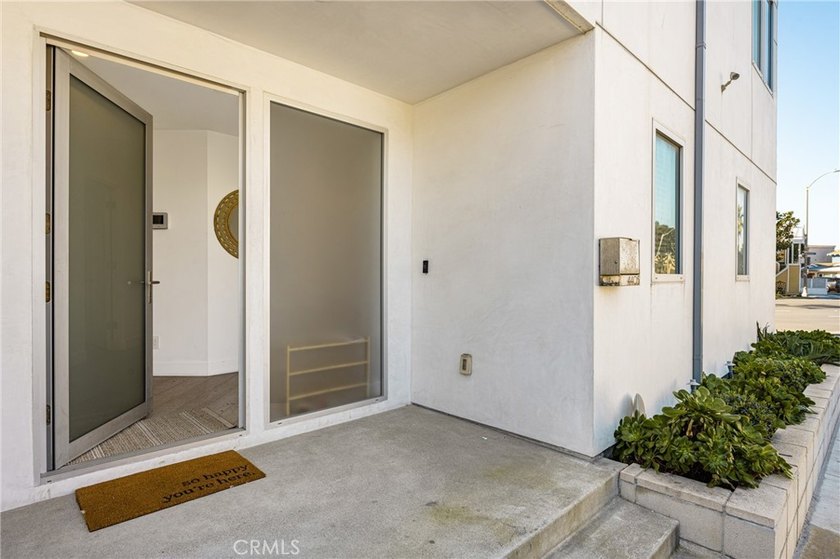 Ideally located approximately one block from the beach with - photo 2