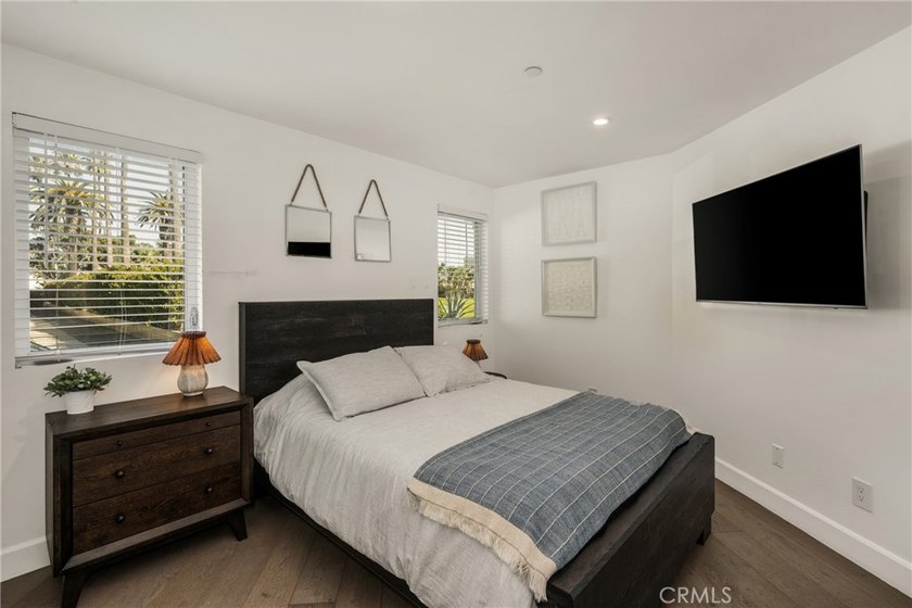 Ideally located approximately one block from the beach with - photo 5