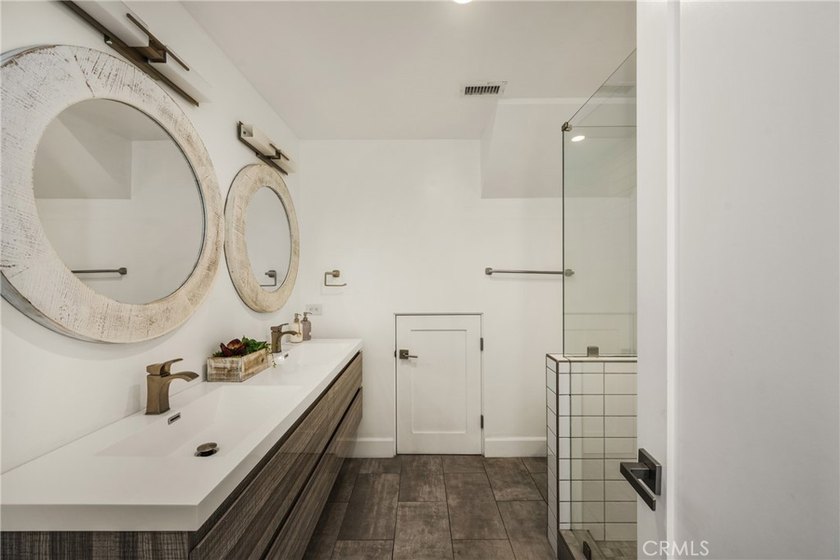 Ideally located approximately one block from the beach with - photo 8