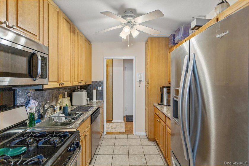 Welcome to oceanfront living at its finest! This beautifully - photo 12