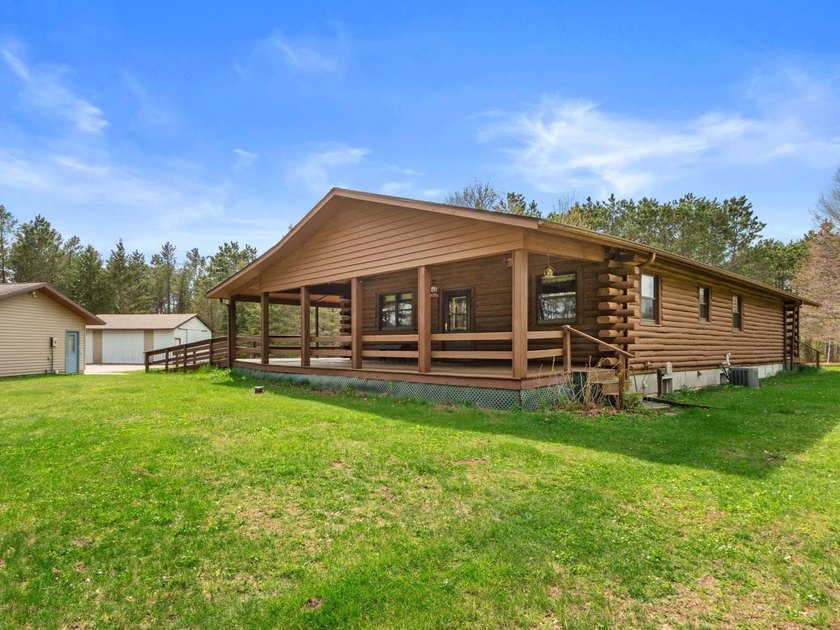 Log home on a wooded acreage in Saratoga! Majestic pines - photo 2