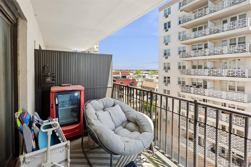 Welcome to oceanfront living at its finest! This beautifully - photo 23